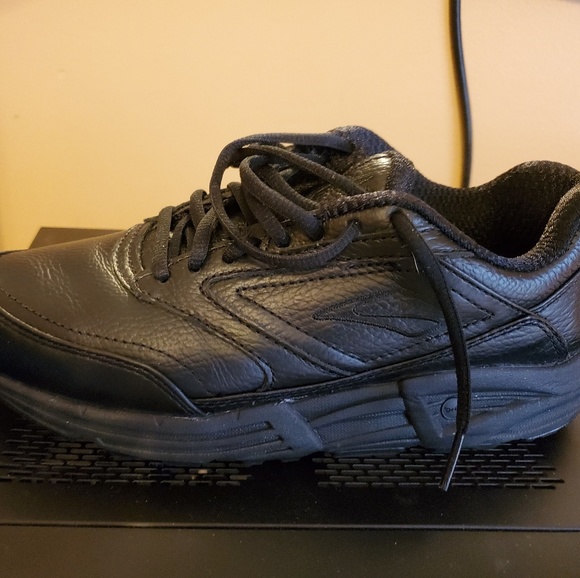 Women Brook Sneakers. Size 8 - Picture 1 of 5